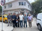 CHP DİKİLİ’DE SKANDAL DEVİR TESLİM: İLÇE BİNASINI FESHETTİLER, EŞYALARI YAĞMALADILAR!
