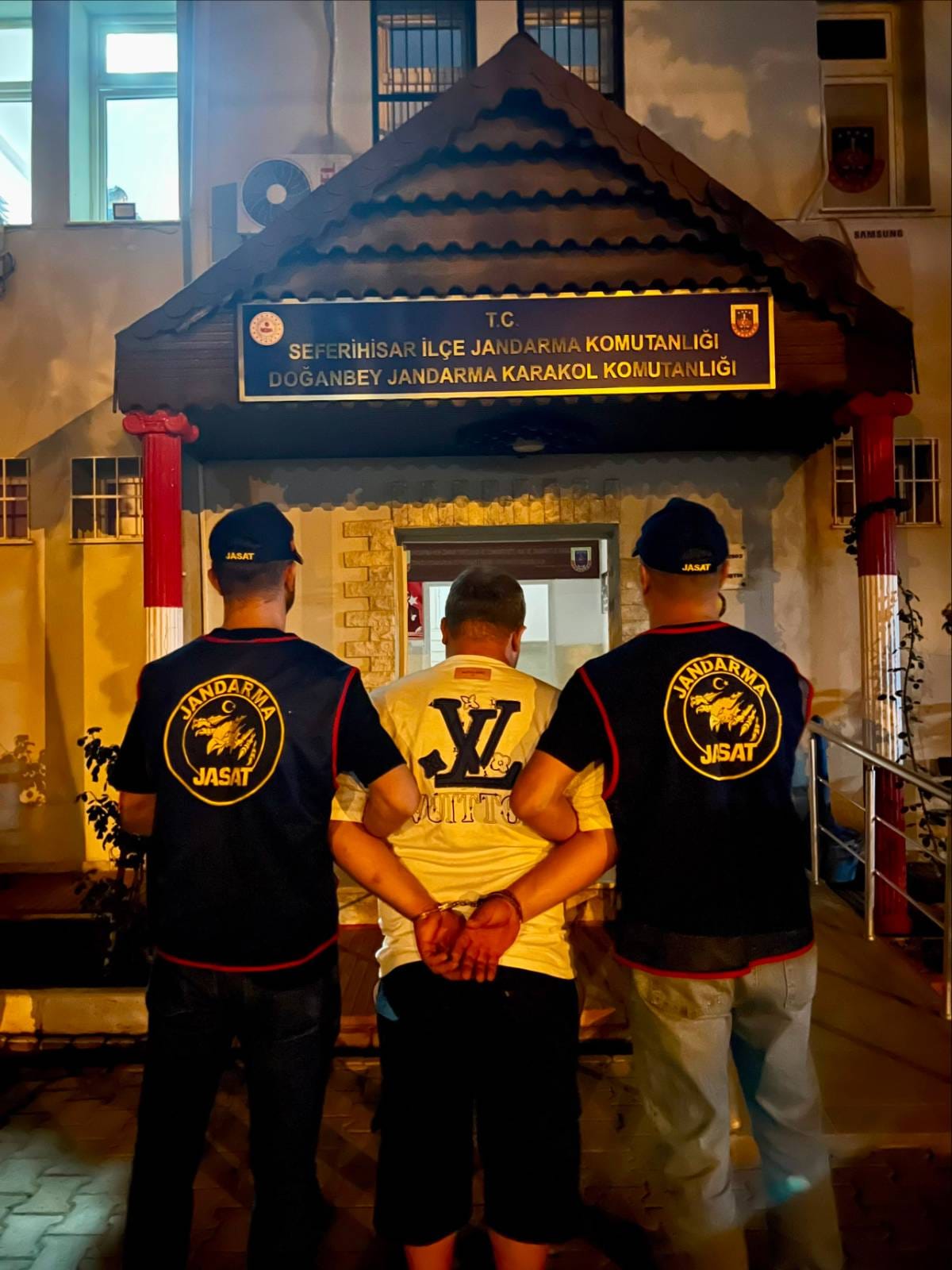 İzmir’de 13 Ayrı Suçtan Hapis Cezası Bulunan Hükümlü Yakalandı