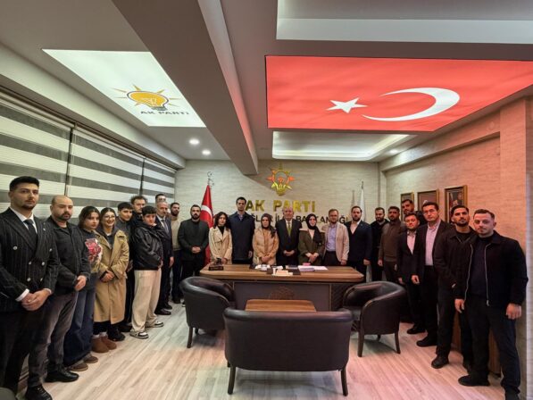 Anahtar Parti Karabağlar Gençlik Kolları Başkanı Can Öztürk, AK Parti’ye katıldı
